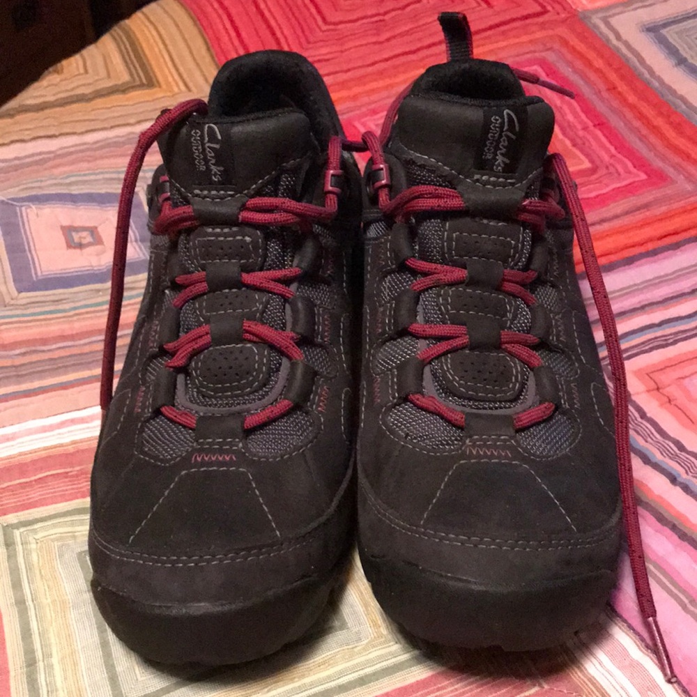 Outdoor walking shoes